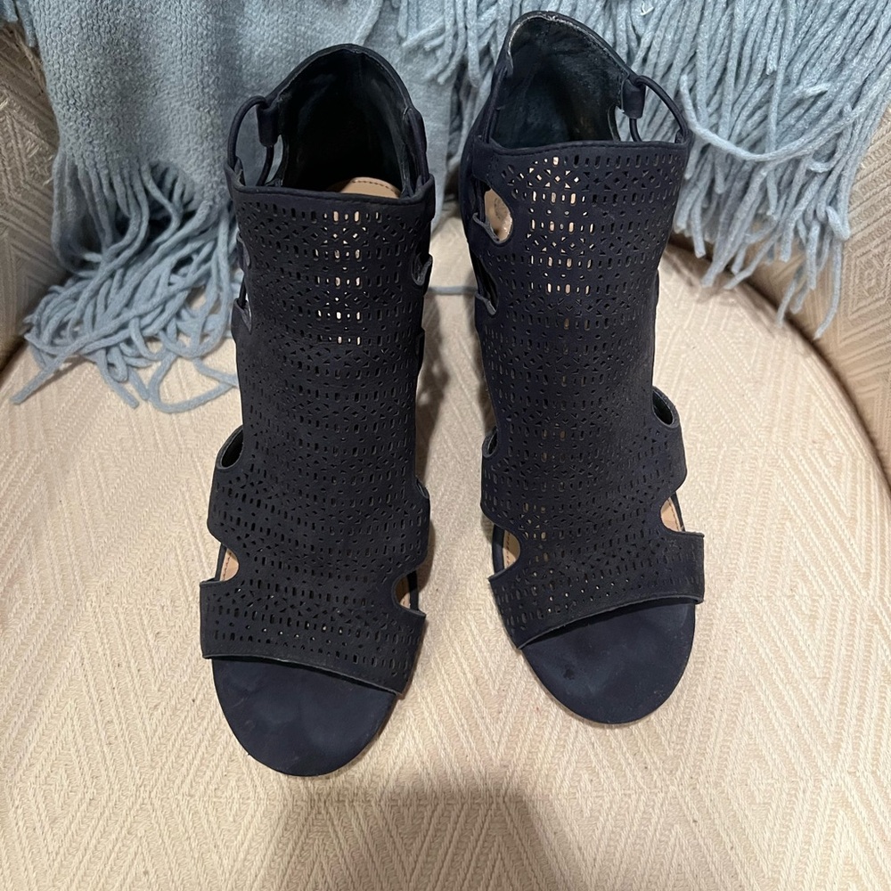 Vince Camuto Navy Heel Size 7